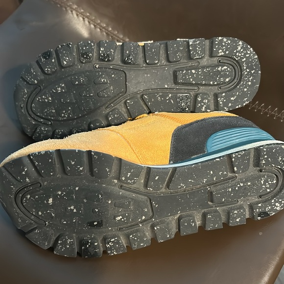 New Balance GoreTex Hiking shoes - Picture 3 of 3